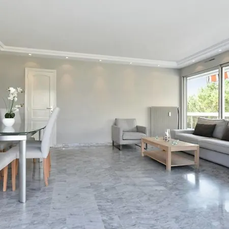 Апартаменты Spacious 2br Terrace Swimming Pool *