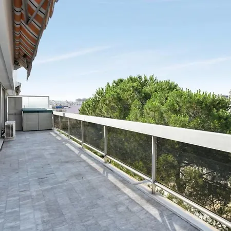 Апартаменты Spacious 2br Terrace Swimming Pool