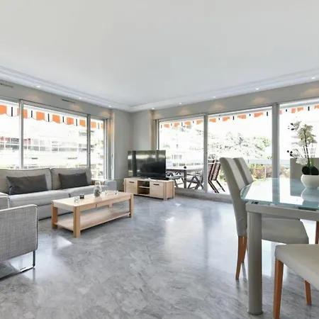 Апартаменты Spacious 2br Terrace Swimming Pool Антиб