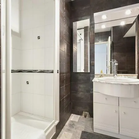 Апартаменты Spacious 2br Terrace Swimming Pool