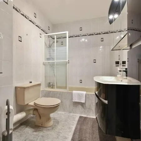 Spacious 2br Terrace Swimming Pool * Антиб